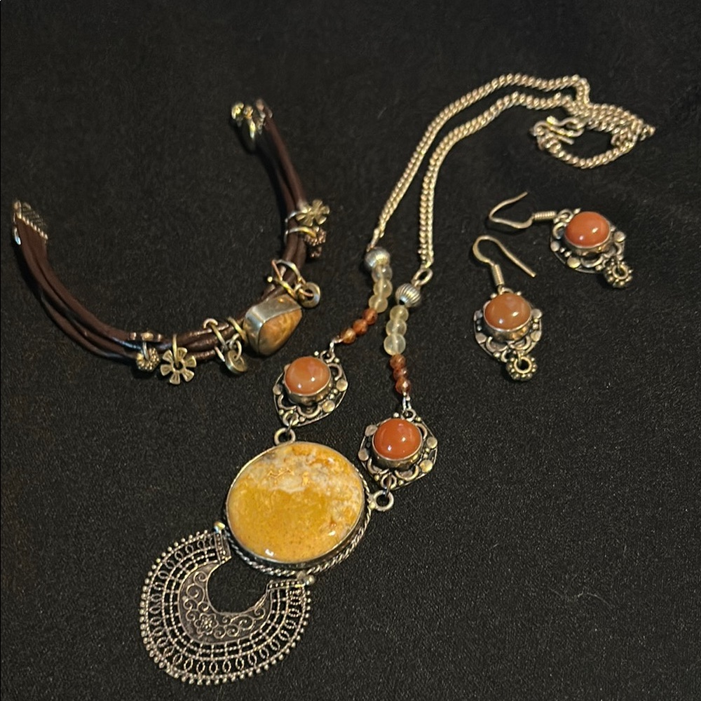 Yellow agate, carnelian, fluorite, & garnet necklace, bracelet & earrings set - Picture 2 of 2